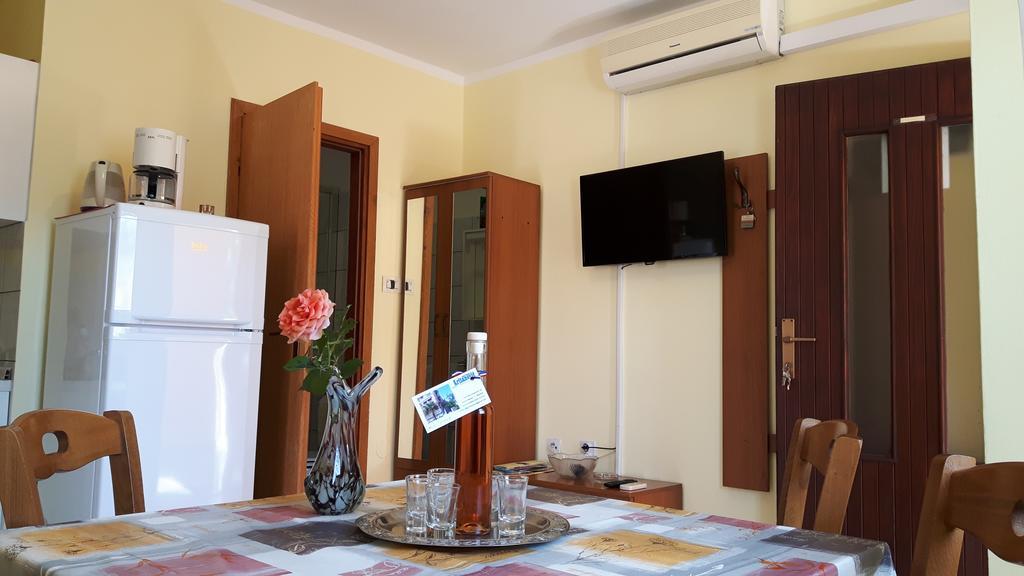 Apartment Krizanovic Малинска Экстерьер фото