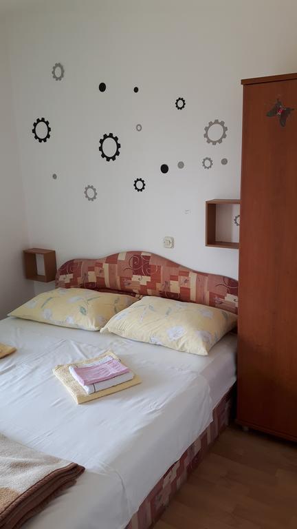 Apartment Krizanovic Малинска Экстерьер фото