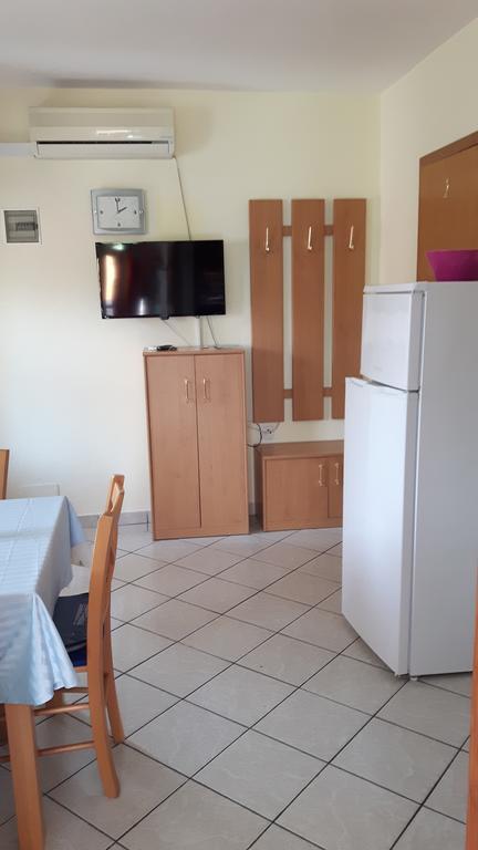 Apartment Krizanovic Малинска Экстерьер фото